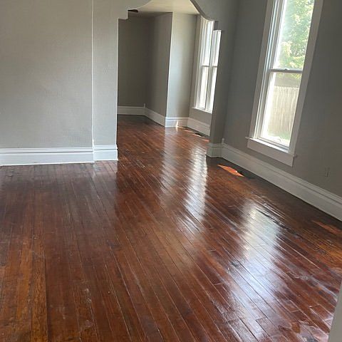 1st image of 722 N Broadway Ave