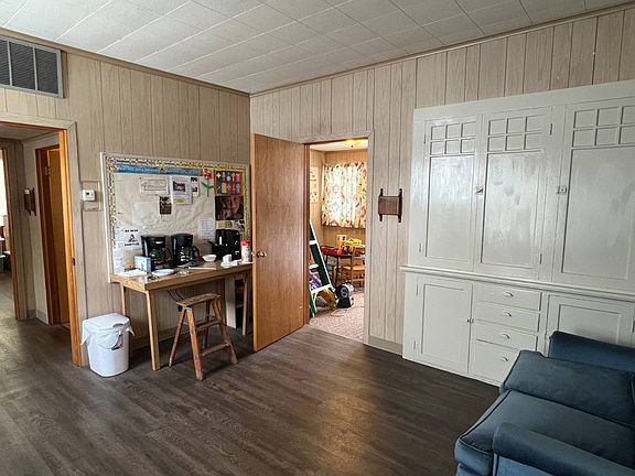 5th image of 209 S Main St