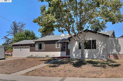 33128 Hemlock Dr Photo 1