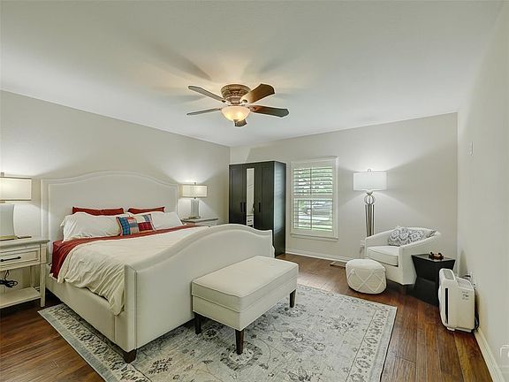 2nd image of 10916 Middle Knoll Dr