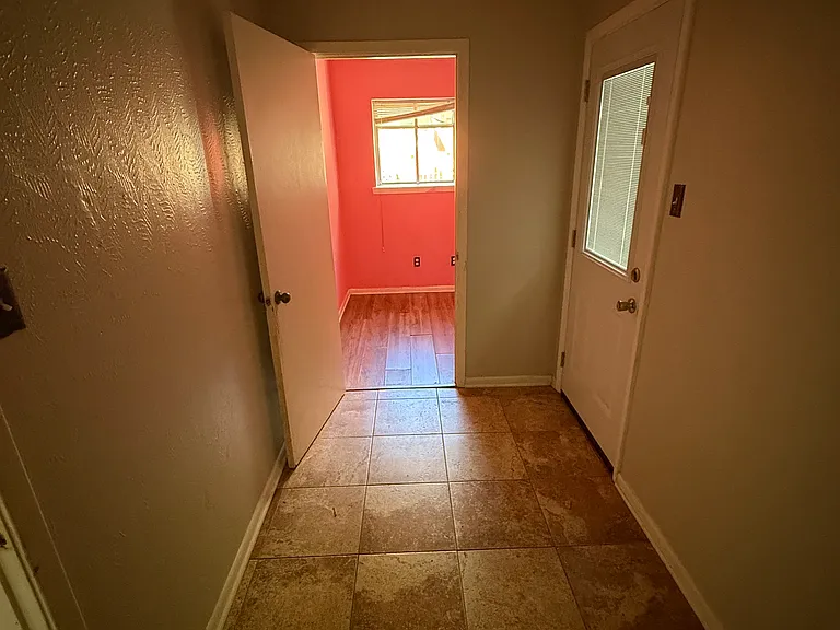 606 S Vernon St — Photo 4