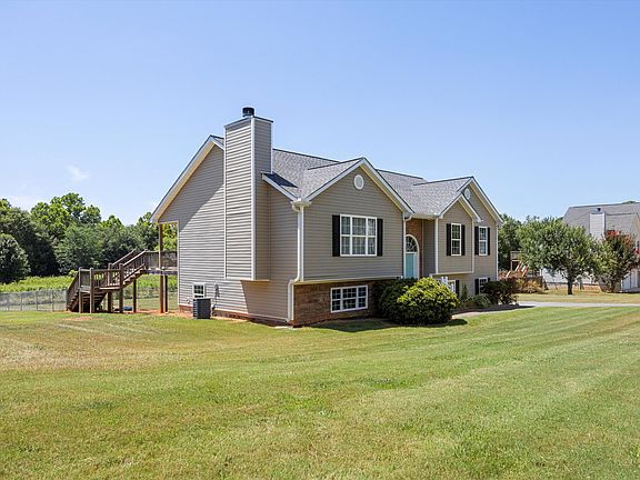 4th image of 131 Peachtree Ln SE