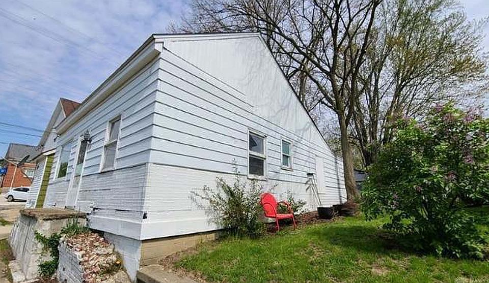 2nd image of 120 E Dayton St