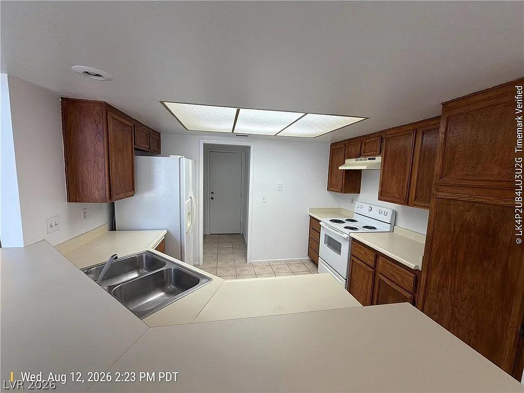 2 bed, 2.5 bath, 1276 sqft, $1,701 — Photo 4