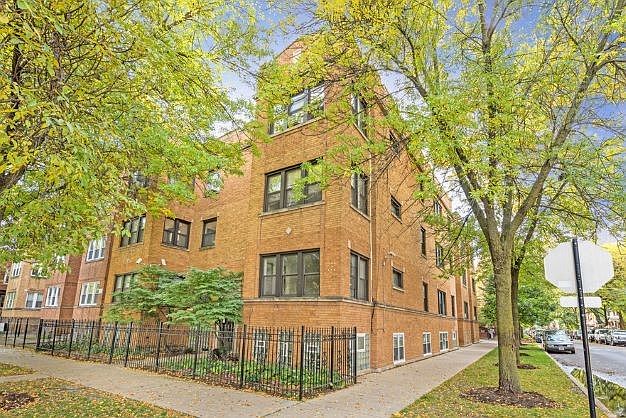 1st image of 3823 W Wrightwood Ave #G