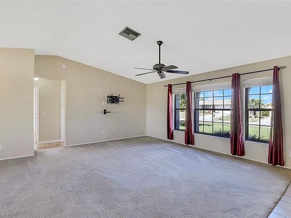 4th image of 924 SE 15th St