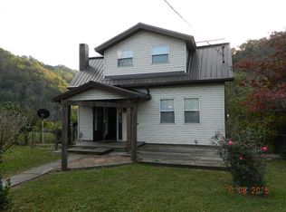 142 Nowlin St, Matewan, WV 25678