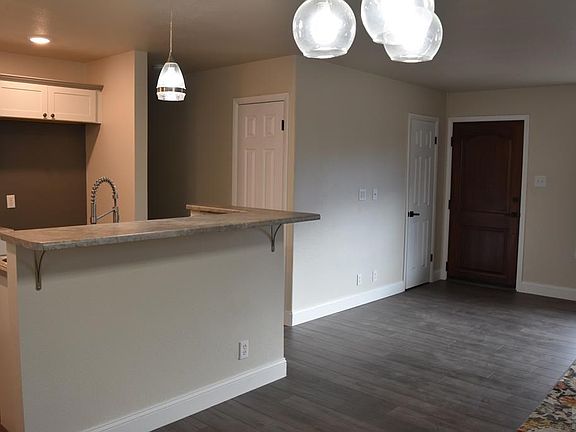 2nd image of 3909 Canterbury Ln