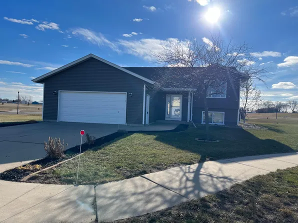 318 Warsaw Cir, Marshall, MN 56258