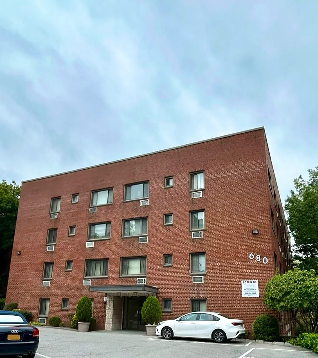 Grand Terrace — Photo 1