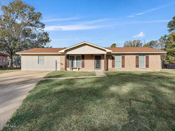 2402 Gina Dr, Pearl, MS 39208