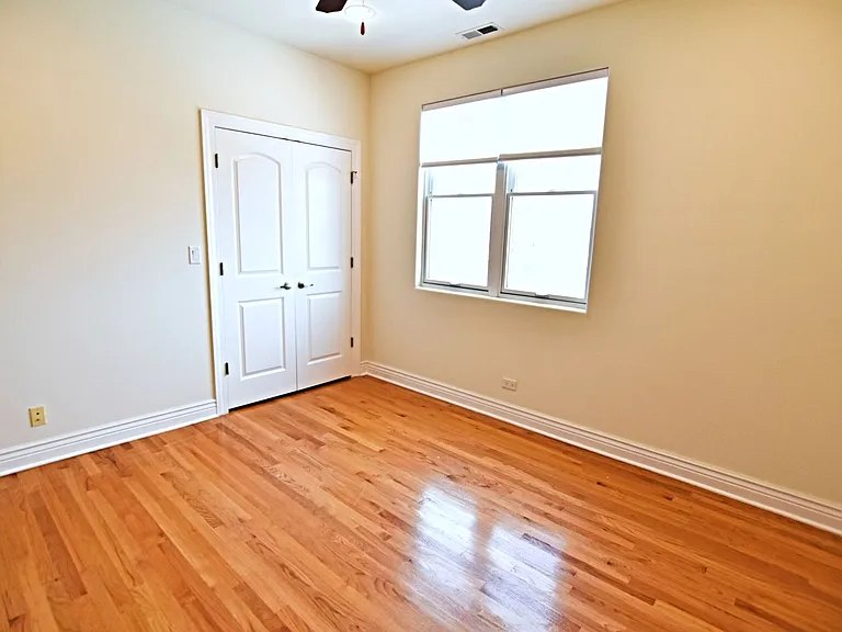 5140 N Clark St — Photo 16