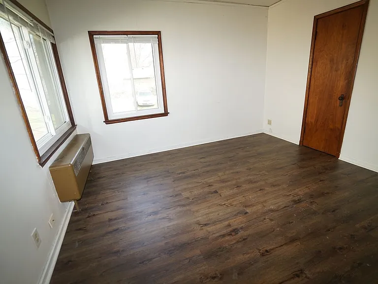 215 N Ingersoll St — Photo 3