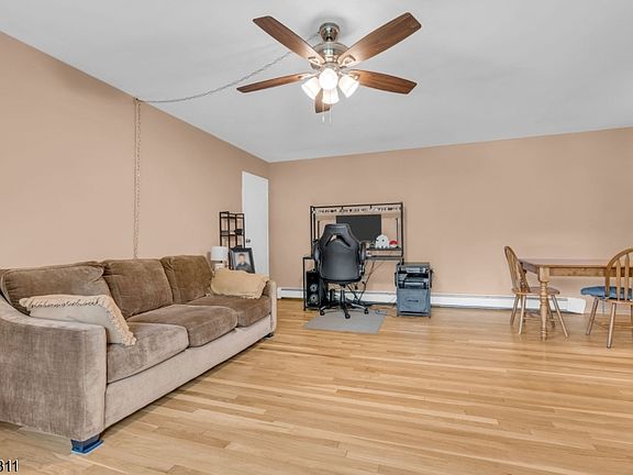 5th image of 38 Deanna Dr BLDG 38 #105