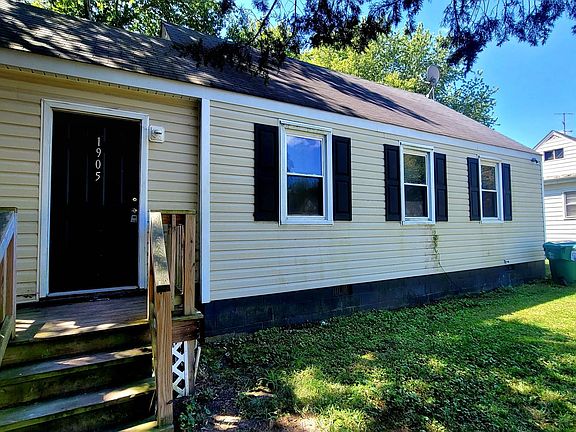 3rd image of 1905 Watts Ln