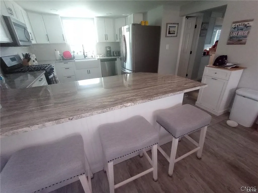 4 bed, 3.0 bath, 2091 sqft, $3,499 — Photo 3