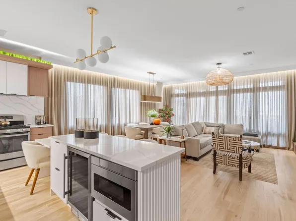 90 Bay Street Landing image 10 of 39