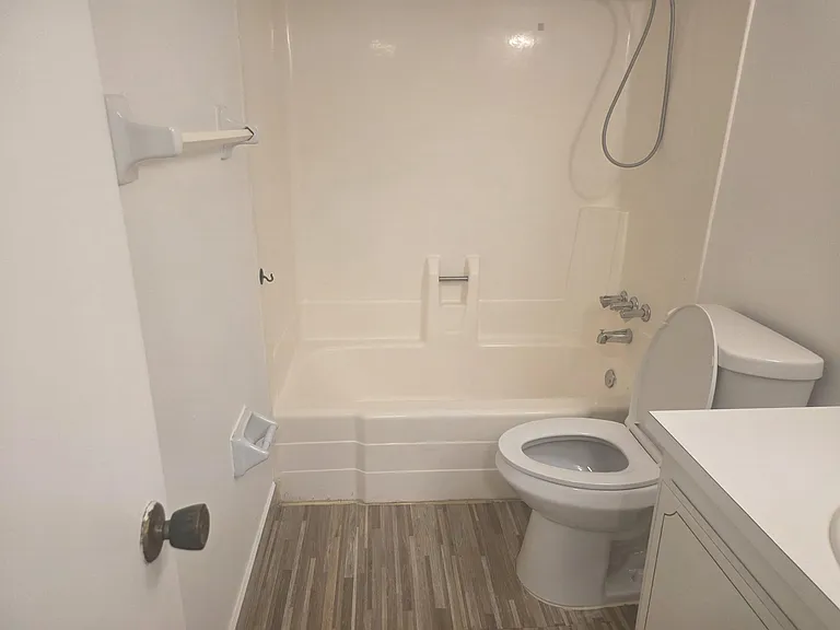 959 SE 2nd Ave #204 — Photo 28