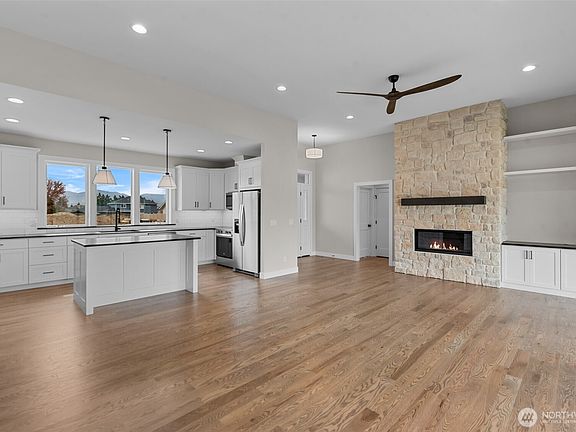 4th image of 2244 Brinley Court