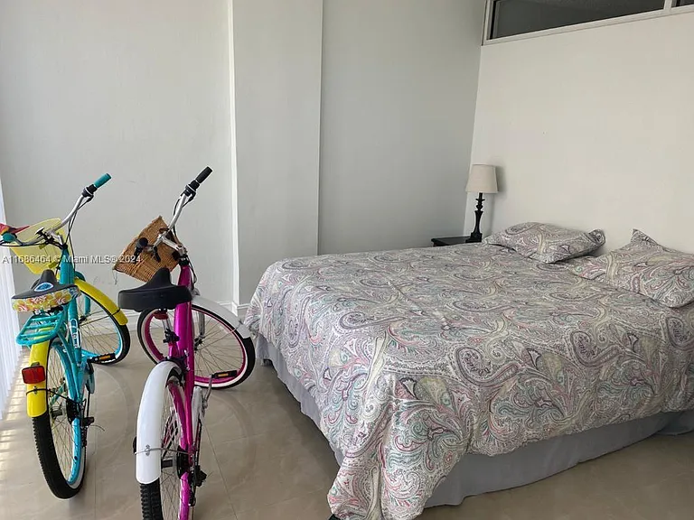 5401 Collins Ave #412 — Photo 34