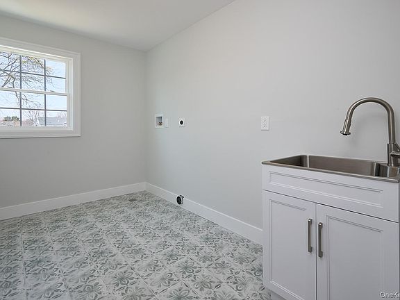 4th image of 1480 Adam Place