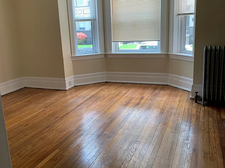 Arts and Crafts Apartments — Photo 11