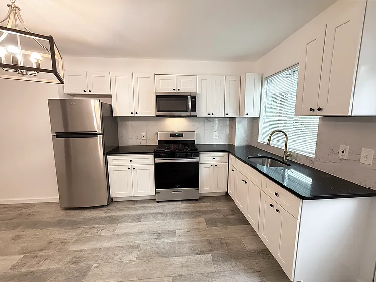 210 Washington St — Photo 1
