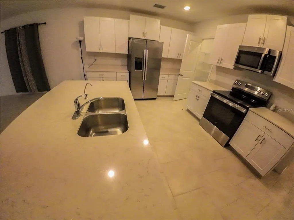 5 bed, 2.5 bath, 2959 sqft, $2,600 — Photo 4