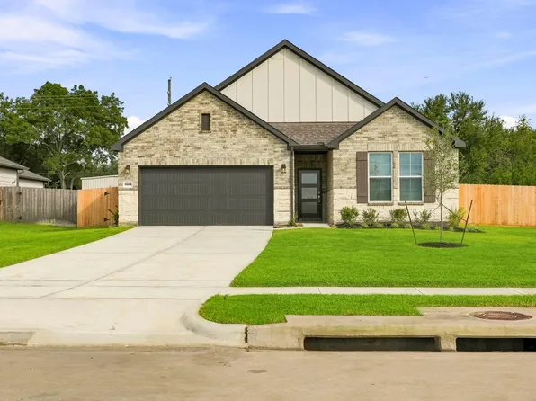 11014 Youngquist Dr, Mont Belvieu, TX 77535