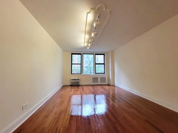 205 West 13th Street image 1 of 7