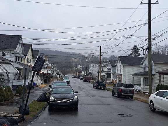 5th image of 563 Orchard St