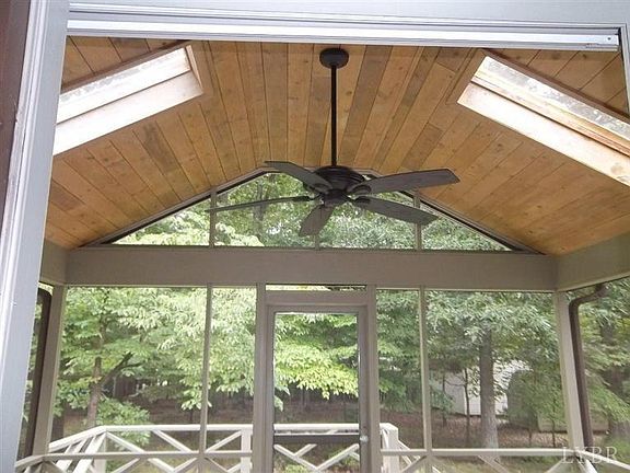 3rd image of 206 Woodville Dr