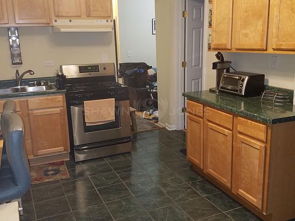 3rd image of 2652 N Ashland Ave #1R
