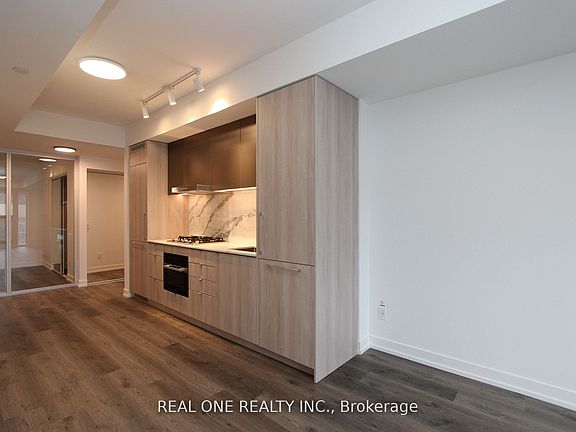 3rd image of 771 Yonge St #1006