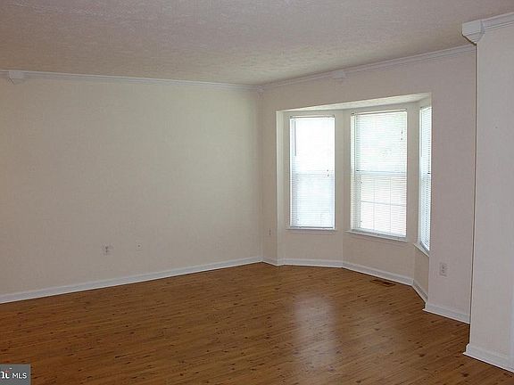5th image of 202 Kings Crest Dr