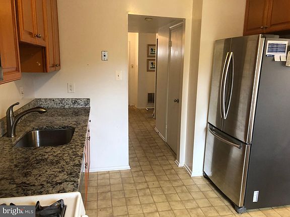4th image of 12 Kirkfield Ct