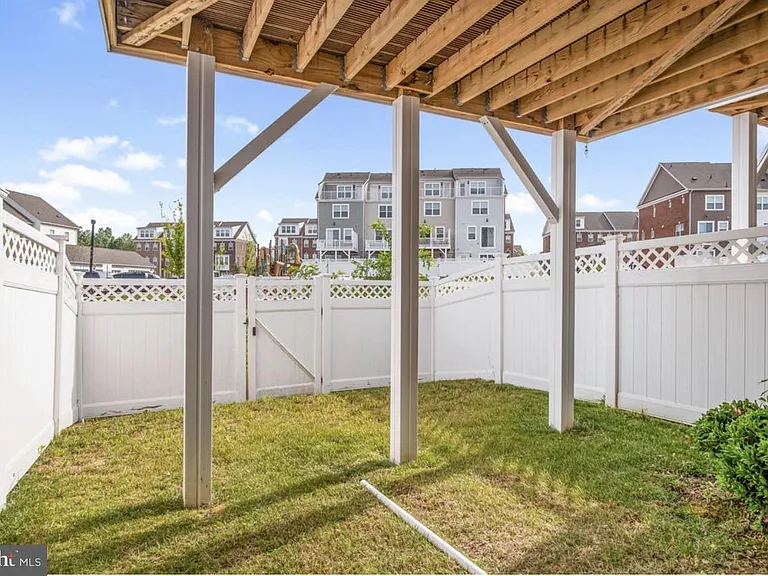 11687 Emily Dickinson Pl — Photo 33