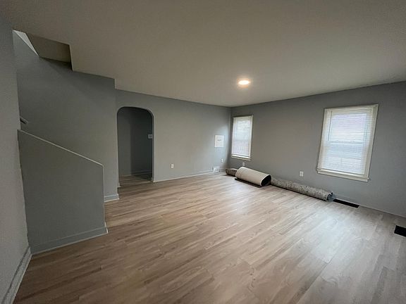 5th image of 560 W North St