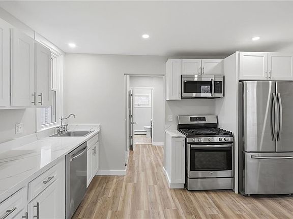 3rd image of 128 Cleveland St