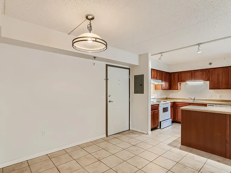 Village Plaza Apartments — Photo 34
