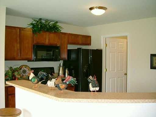 3rd image of 2732 Bluewater St