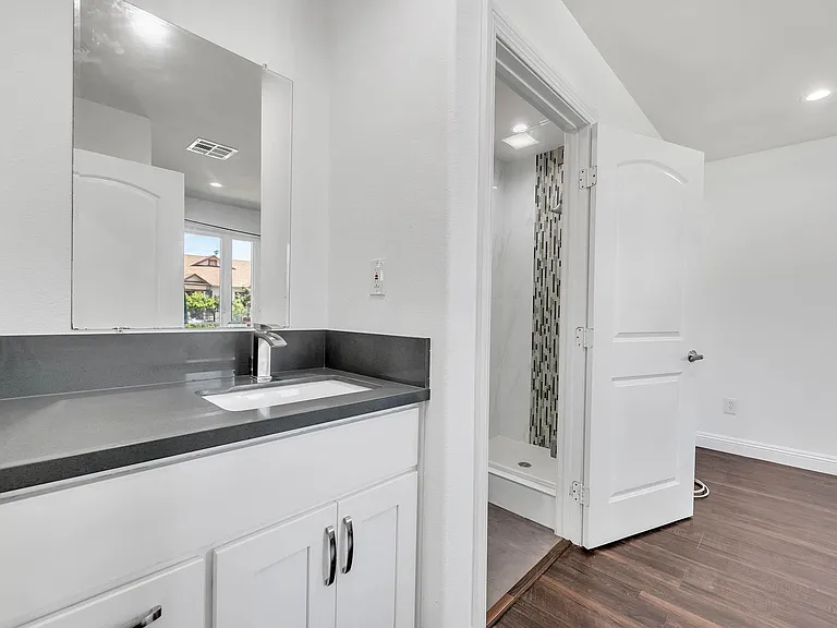 2882 W 14th St — Photo 7