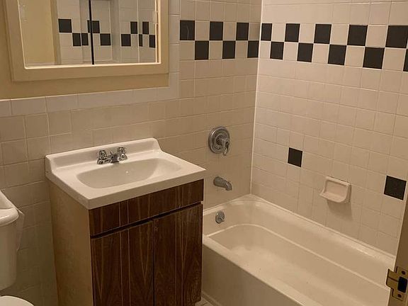 3rd image of 3714 32nd St APT 503