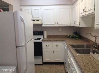 1804 Colonial Village Way APT 1, Waterford, MI 48328