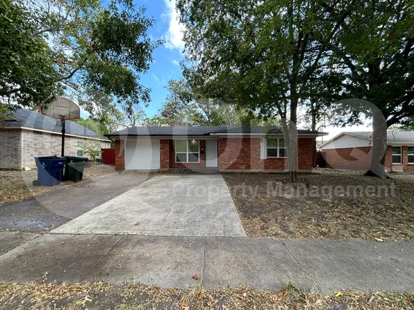 1306 Hillcrest Dr, Garland, TX 75040