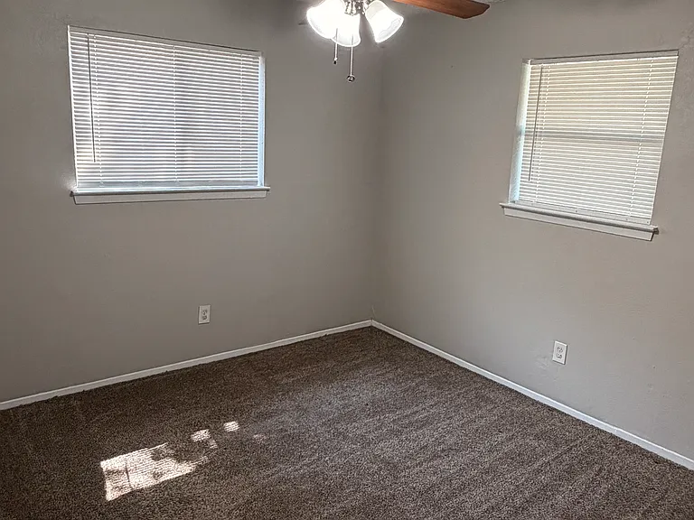 1005 Fairfax Ct — Photo 15