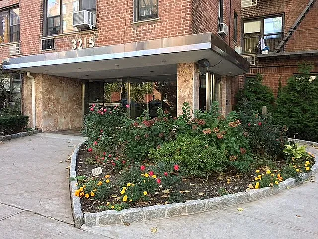 3215 Arlington Ave #2J