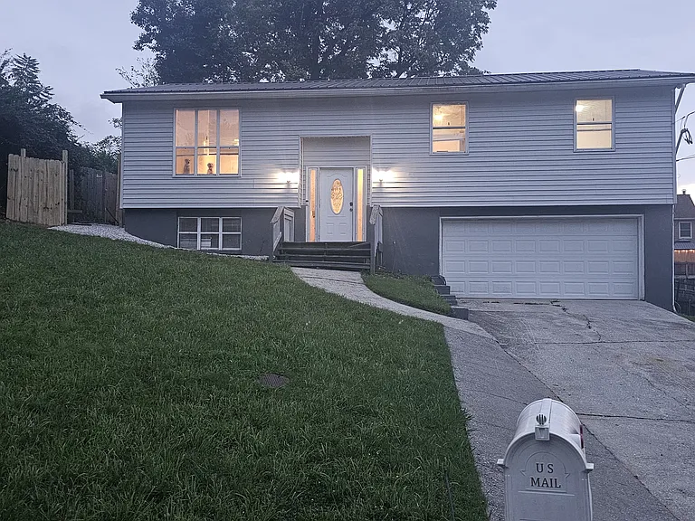 1310 Wellington West Dr — Photo 2