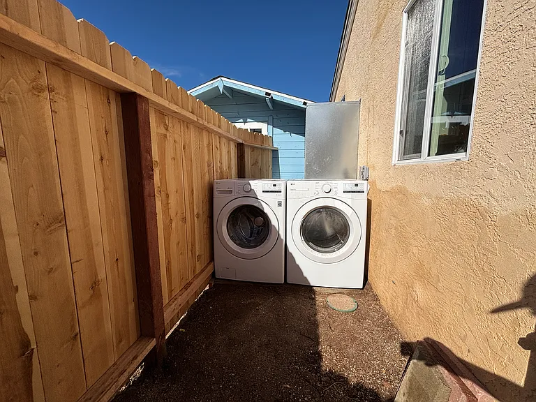 6210 Winona Ave — Photo 15