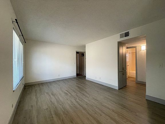 4th image of 2220 O St APT 7